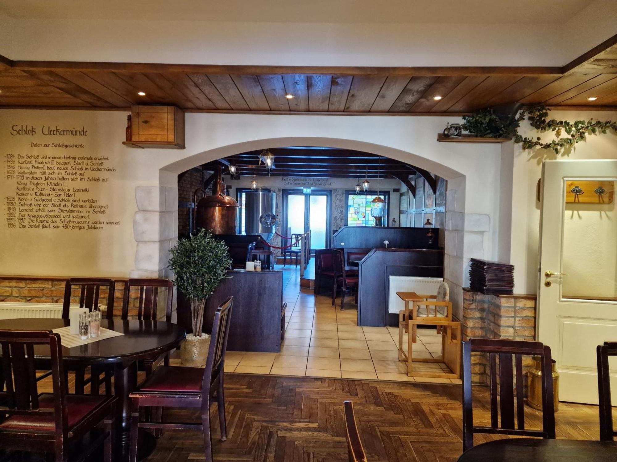 Hotel Am Markt & Brauhaus Stadtkrug Ueckermünde Dış mekan fotoğraf